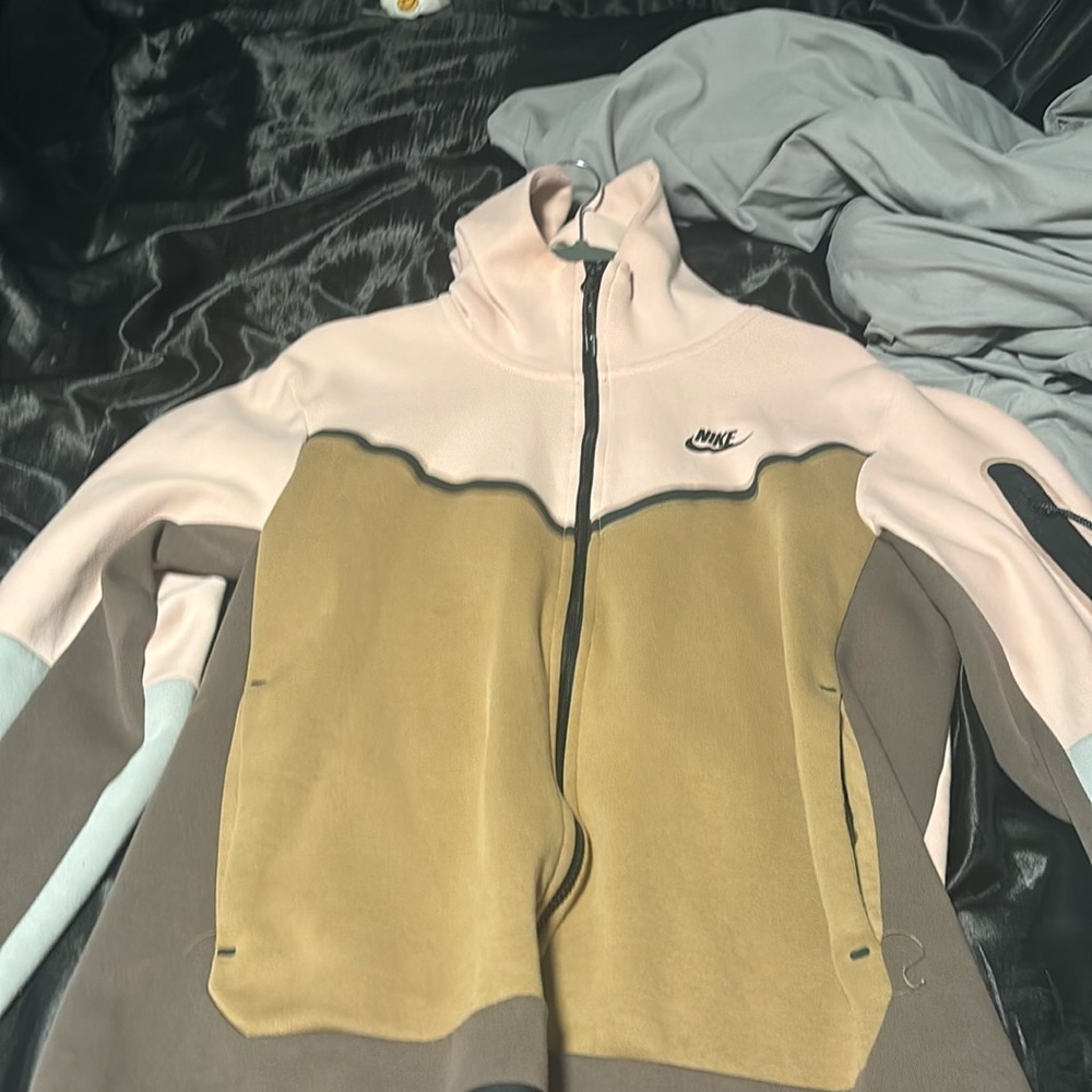 Nike Tech